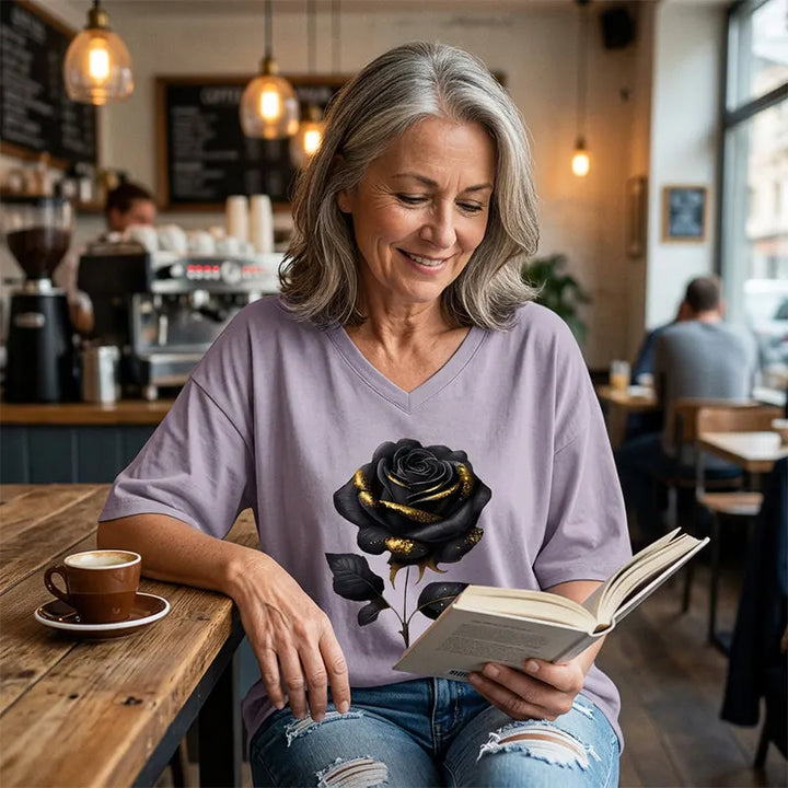 Aijia – T-shirt Med V-hals Og Rosenmønster