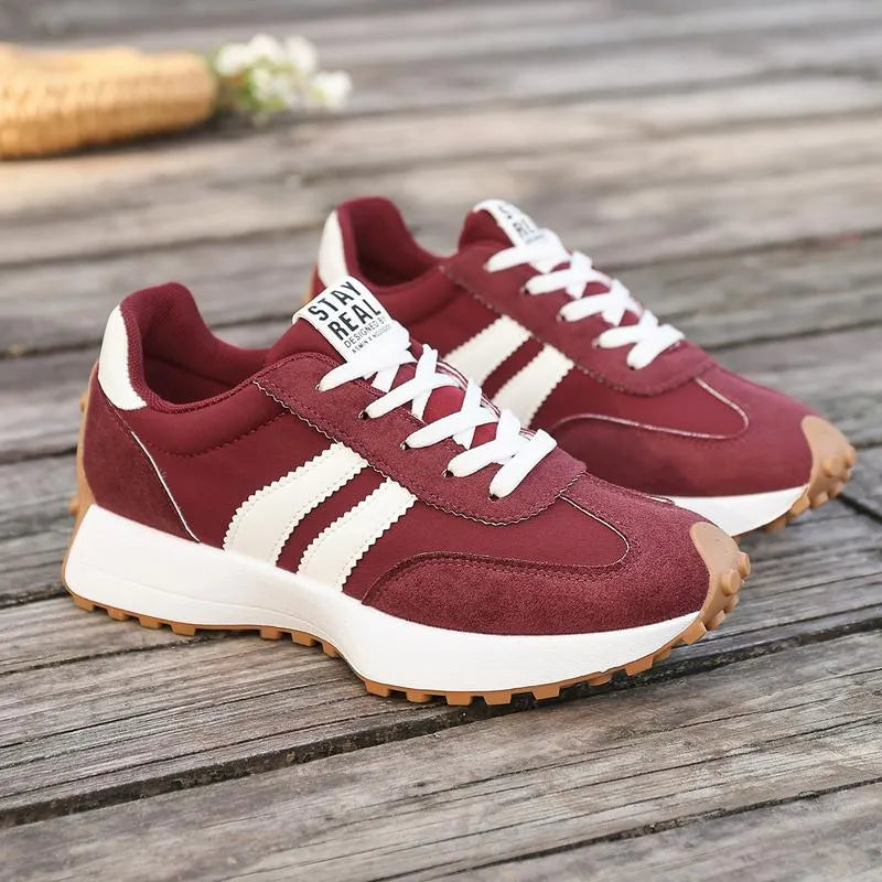 Lariesa – Sneakers Med Snørelukning og Kontraststriber