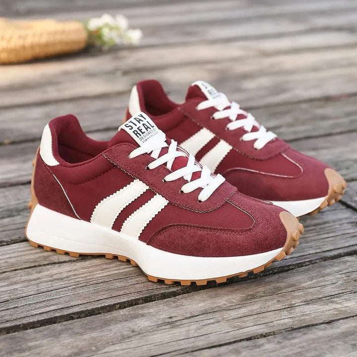 Lariesa – Sneakers Med Snørelukning og Kontraststriber