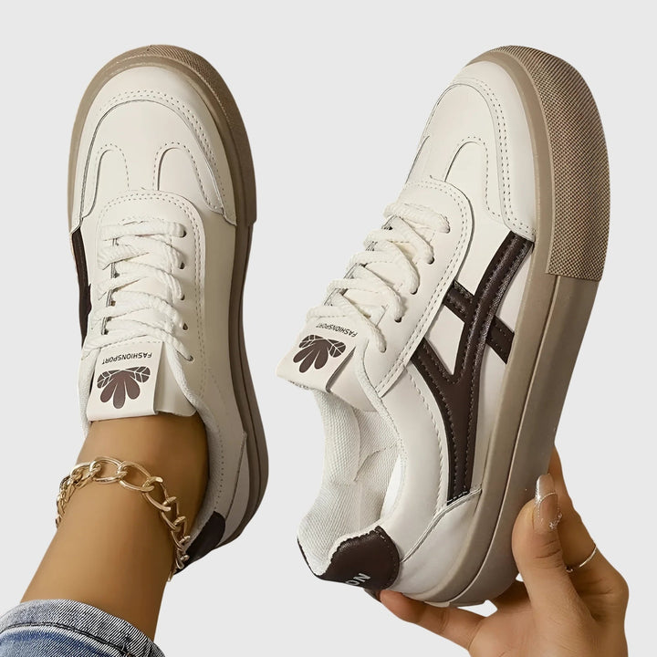 Necdet – Sneakers Med Snørelukning og Kontraststriber