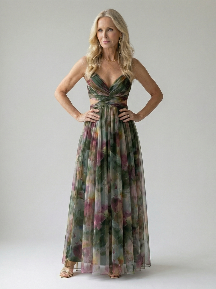 Xeenia – Stilfuld Maxi-Kjole i Chiffon Med Udskæringer