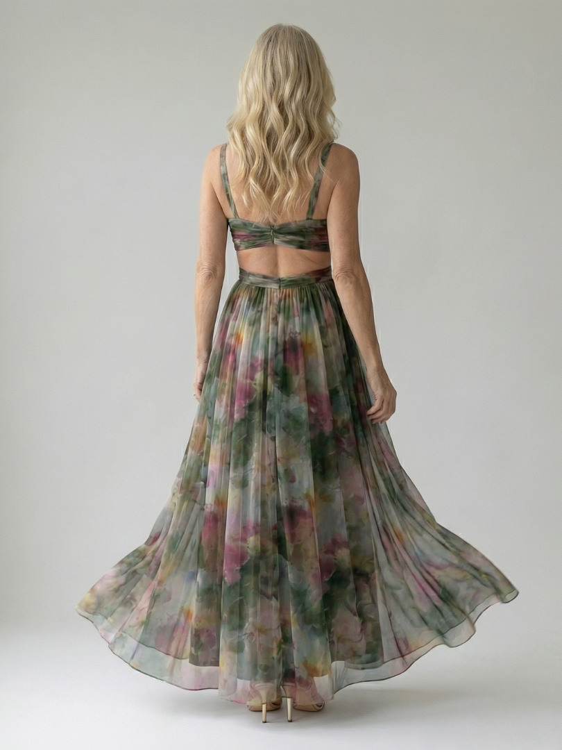 Xeenia – Stilfuld Maxi-Kjole i Chiffon Med Udskæringer