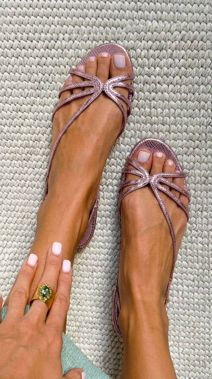 Schila – Skinnende Sandaler Med Remme