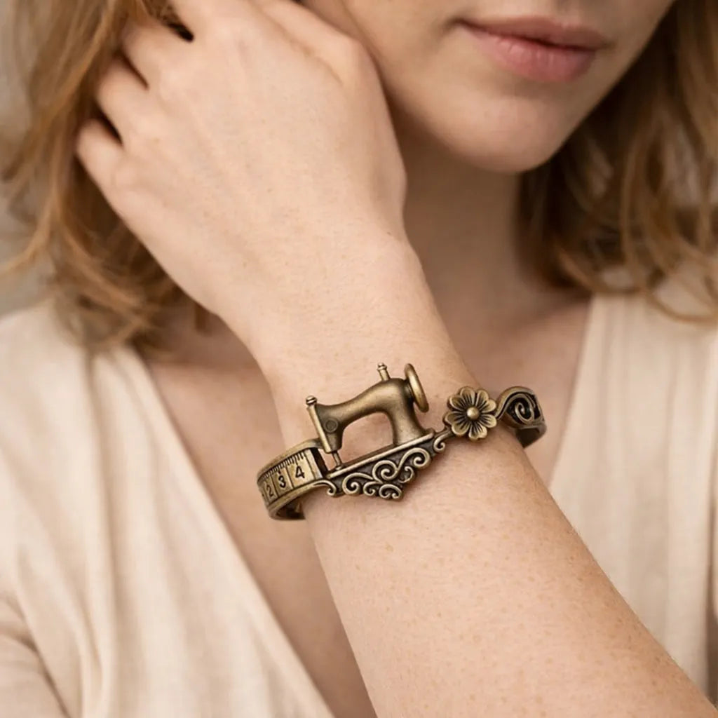 Liliah – Armbånd Med Symaskine-Motiv