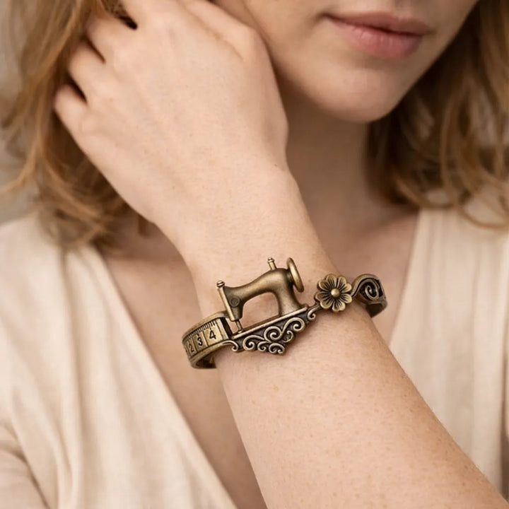 Liliah – Armbånd Med Symaskine-Motiv
