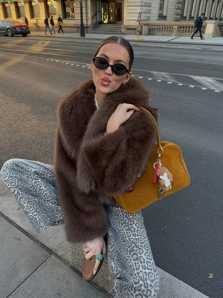 Jorida – Oversized, Kort Jakke Med Revers I Kunstpels