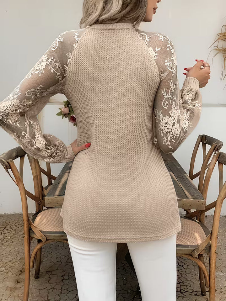 Wazina – Elegant Top Med Delvist Gennemsigtig Blonder