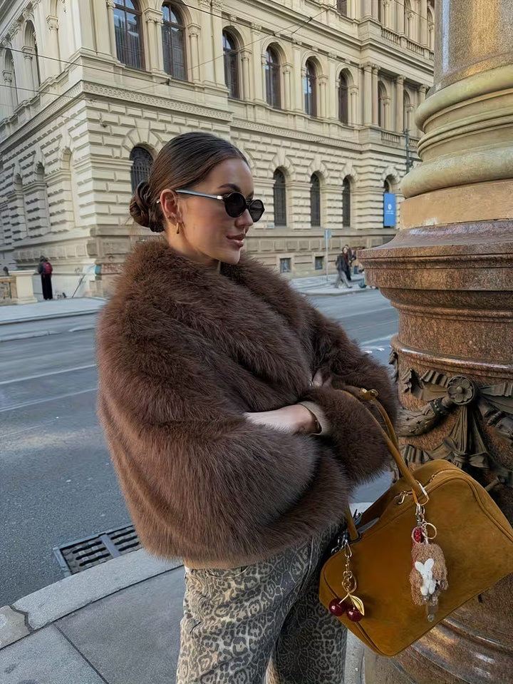 Jorida – Oversized, Kort Jakke Med Revers I Kunstpels