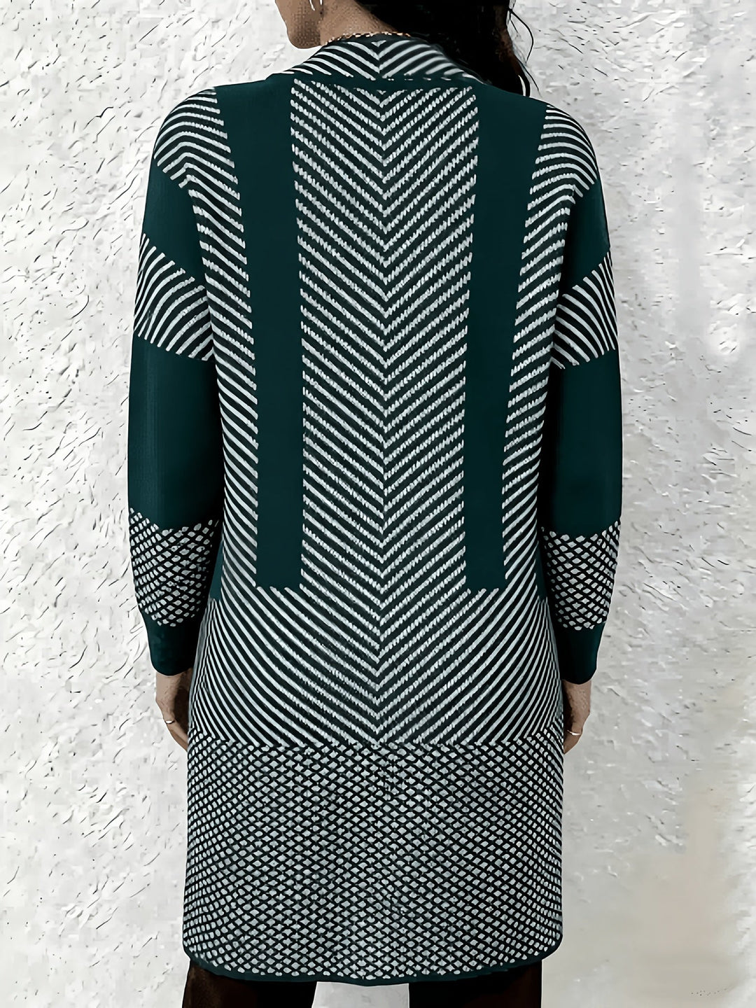 Zhamilya - Lang, Geometrisk Strikket Cardigan Med Åben Front