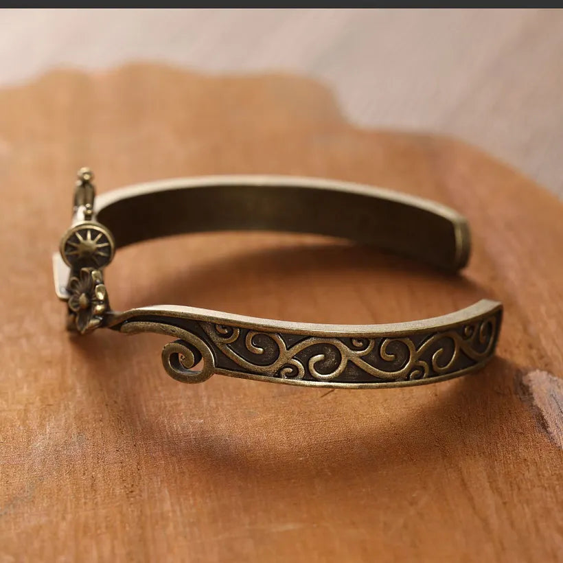 Liliah – Armbånd Med Symaskine-Motiv