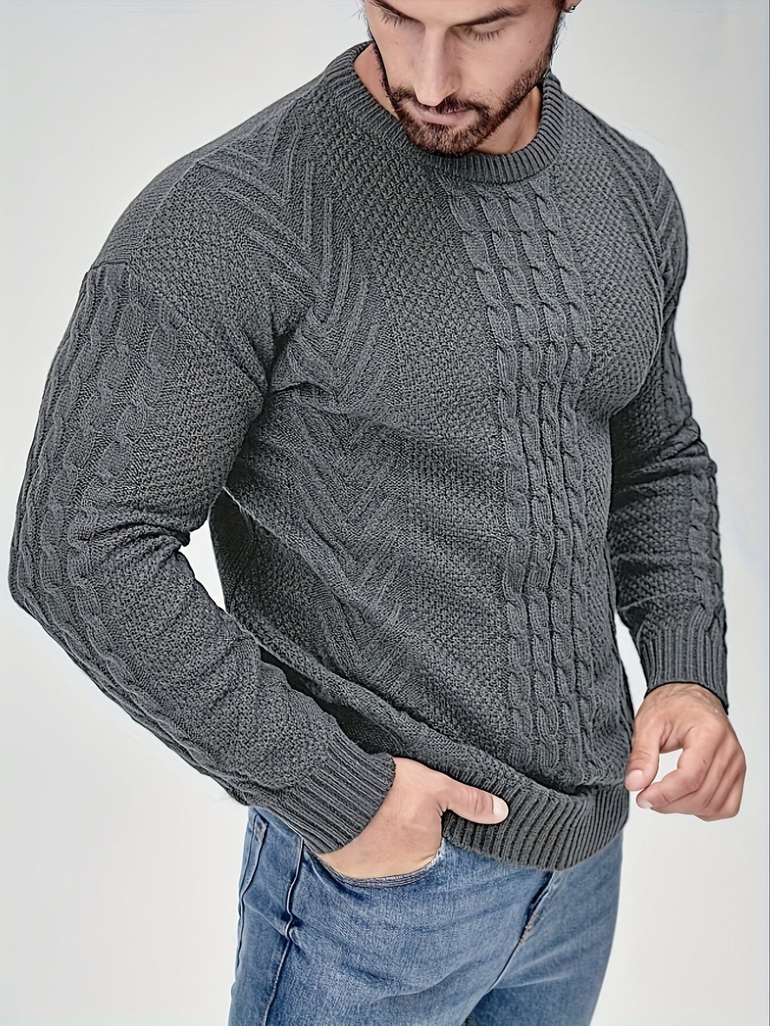 Eiduks – Klassisk Sweater Med Rund Hals og Kabelstrik