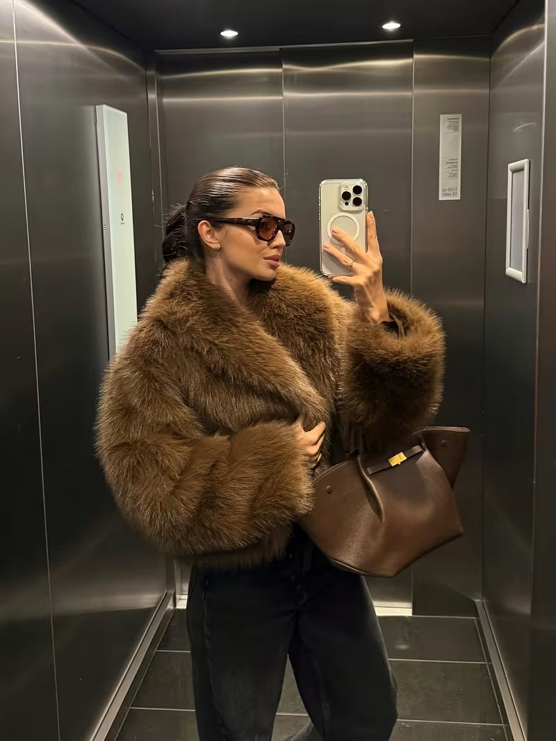 Jorida – Oversized, Kort Jakke Med Revers I Kunstpels