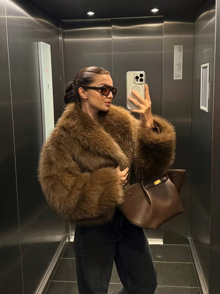 Jorida – Oversized, Kort Jakke Med Revers I Kunstpels