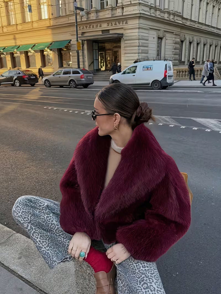 Jorida – Oversized, Kort Jakke Med Revers I Kunstpels