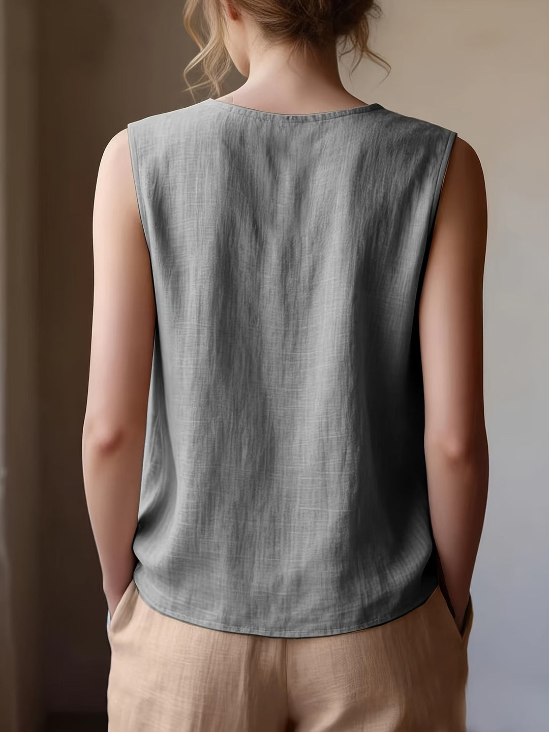 Safiya – Ærmeløs Bluse Med Flæsehalsudskæring