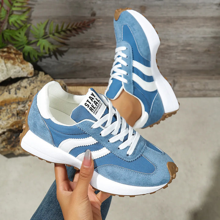 Lariesa – Sneakers Med Snørelukning og Kontraststriber