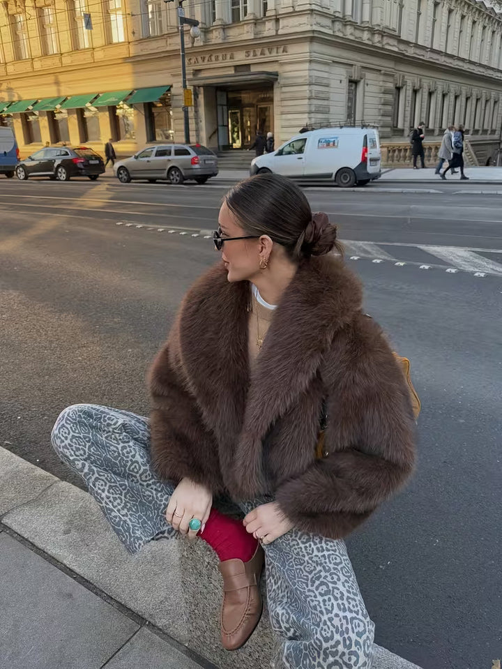 Jorida – Oversized, Kort Jakke Med Revers I Kunstpels