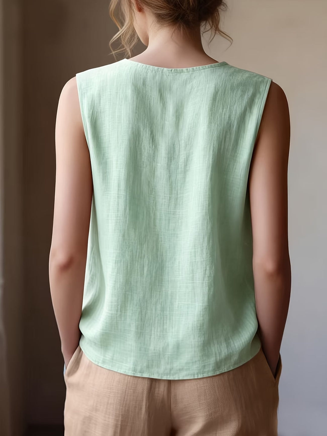 Safiya – Ærmeløs Bluse Med Flæsehalsudskæring