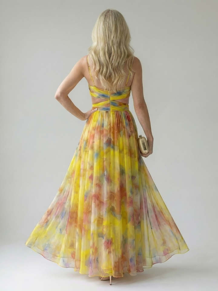Xeenia – Stilfuld Maxi-Kjole i Chiffon Med Udskæringer