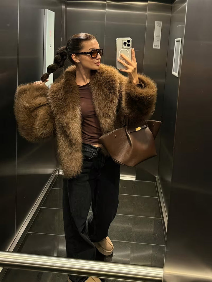 Jorida – Oversized, Kort Jakke Med Revers I Kunstpels