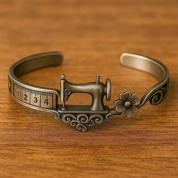 Liliah – Armbånd Med Symaskine-Motiv