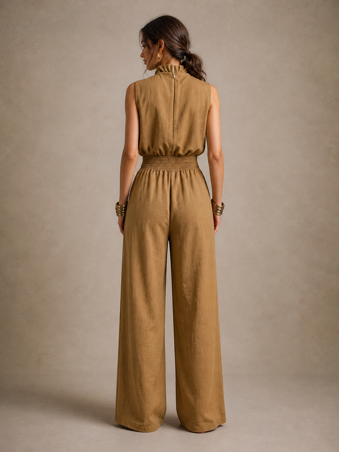 Lygenza – Ærmeløs jumpsuit med bindebånd i halsen og brede ben