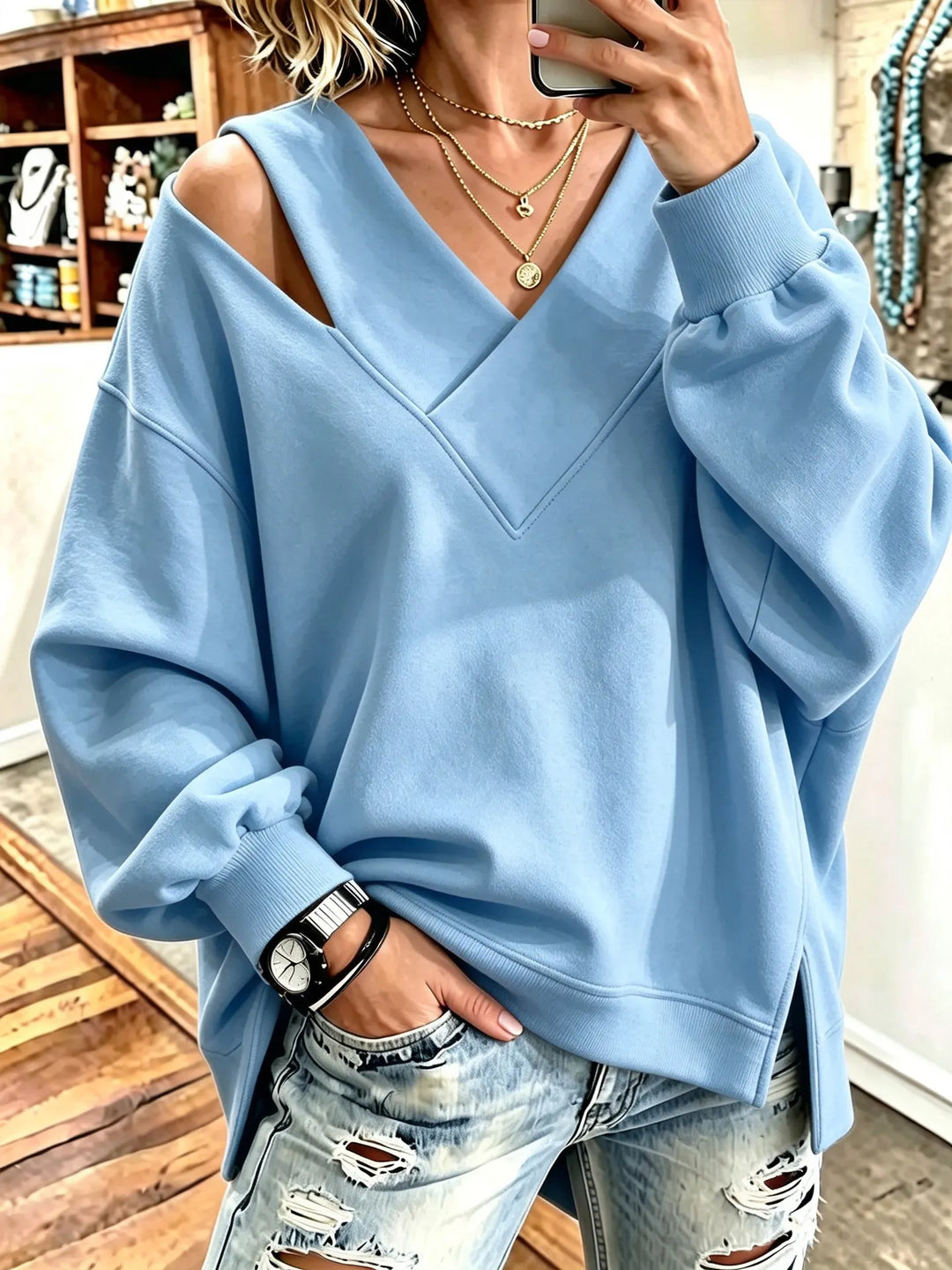 Kirstan – Chic Oversized Sweatshirt Med Udskæring og V-Udskæring