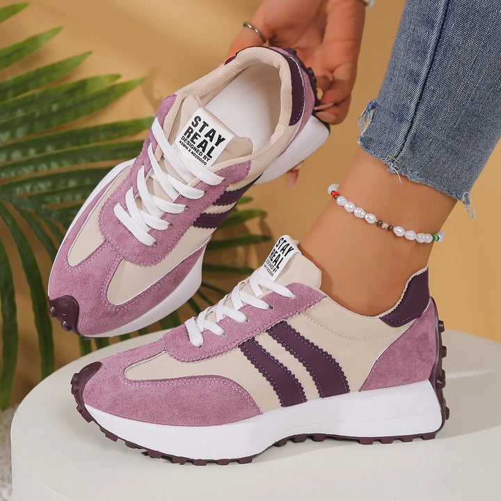 Lariesa – Sneakers Med Snørelukning og Kontraststriber