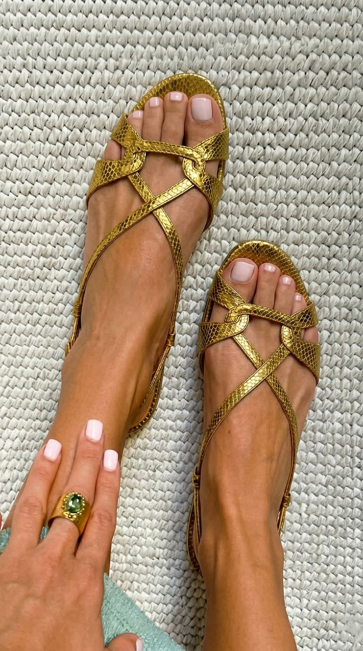 Olgia – Flad Sandal Med Krydsende Remme