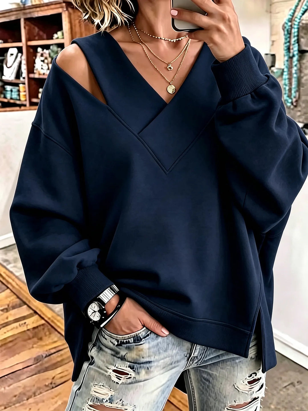 Kirstan – Chic Oversized Sweatshirt Med Udskæring og V-Udskæring