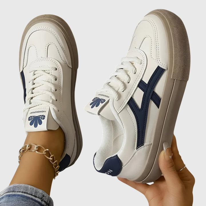 Necdet – Sneakers Med Snørelukning og Kontraststriber