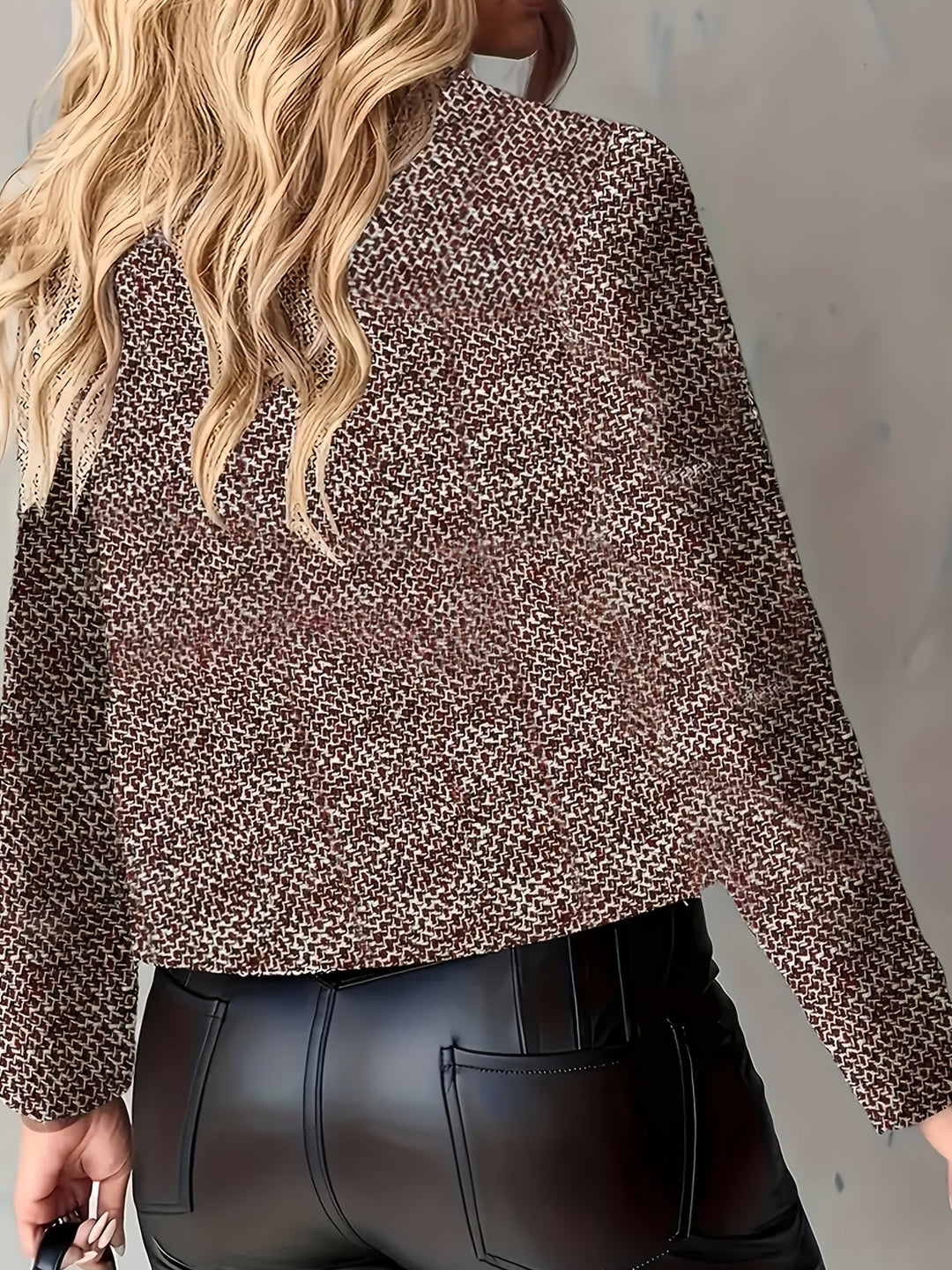 Aruzhan - Elegant Langærmet Blazer Med Knaplukning