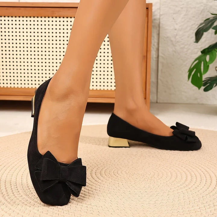 Silvie – Elegante Pumps Med Sløjfe Og Lav Blokhæl