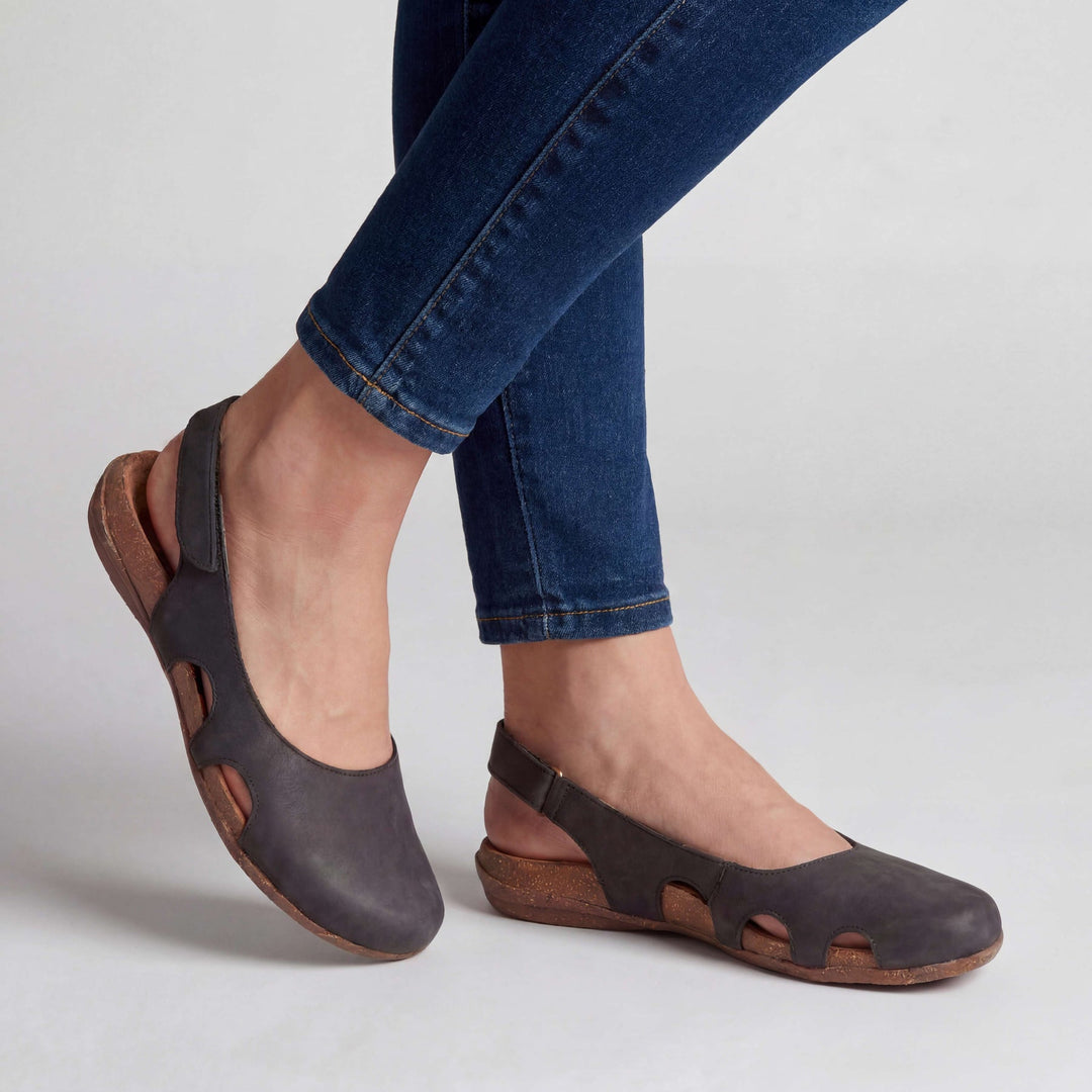 Nathilie – Slingback Sko Med Lukket tå og Udskæringer