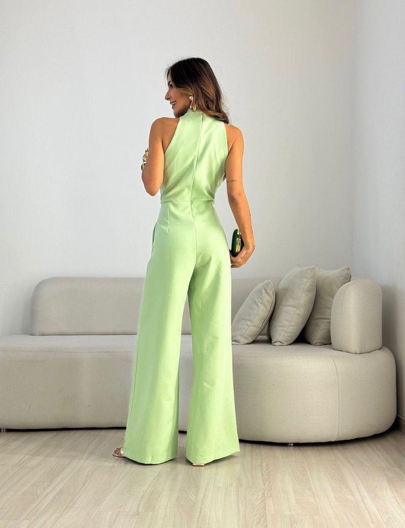 Kamwi – Elegant Jumpsuit Med Draperet Halsudskæring Og Brede Ben