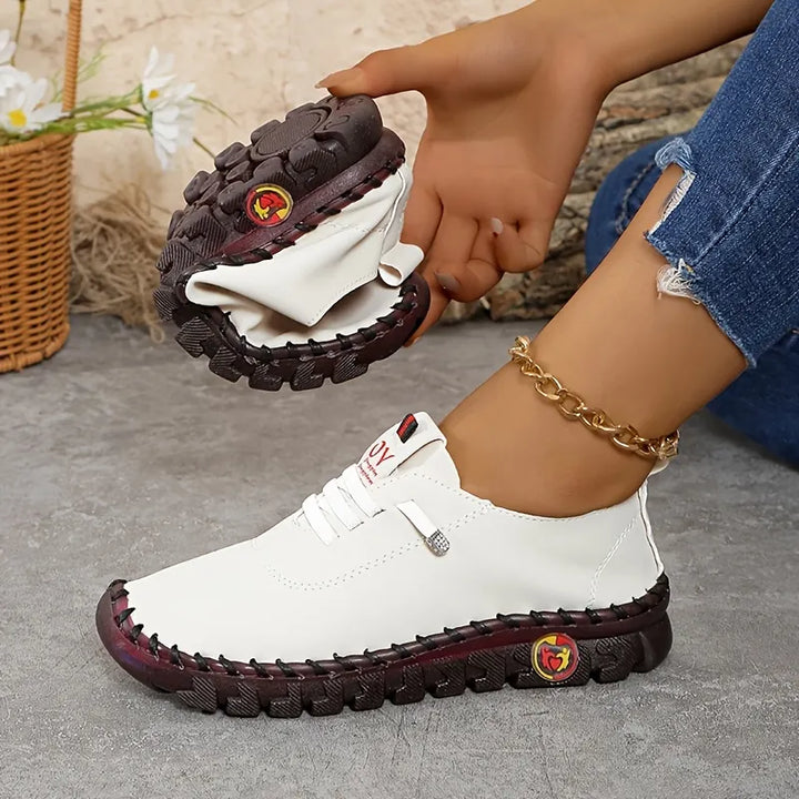 Hilga – Sneakers Med Snørebånd og Fleksibel Sål