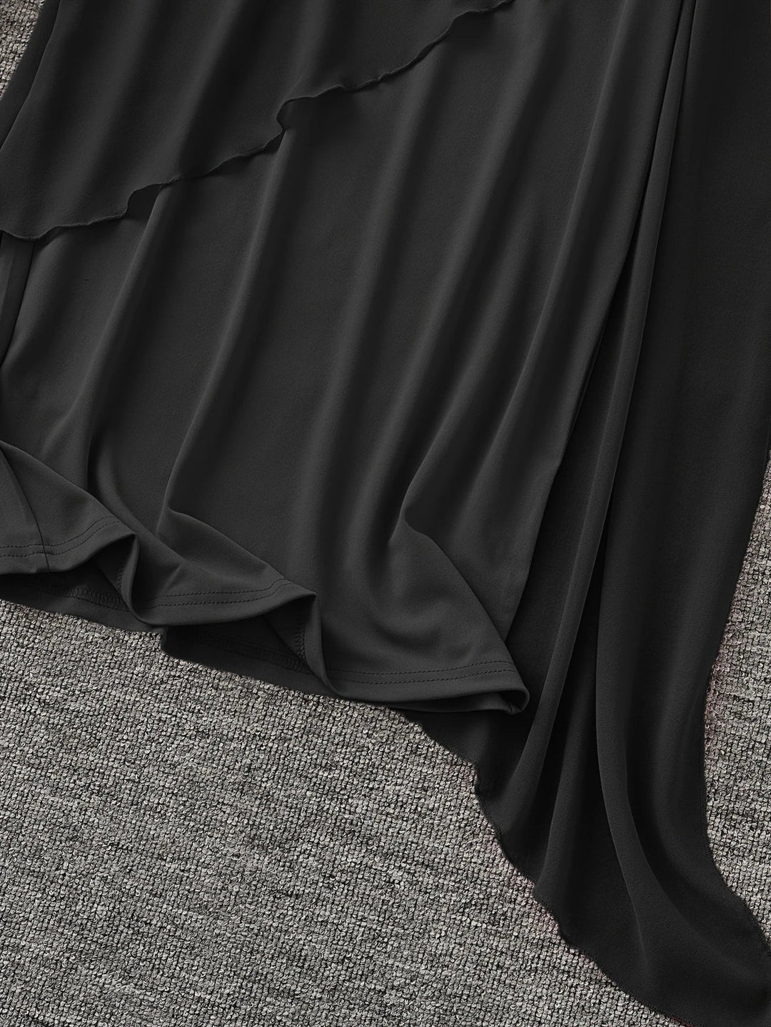 Maren – Elegant Midikjole Uden Ærmer