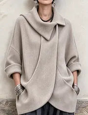 Lenneke – Oversized Jakke Med Asymmetrisk Krave og Lommer
