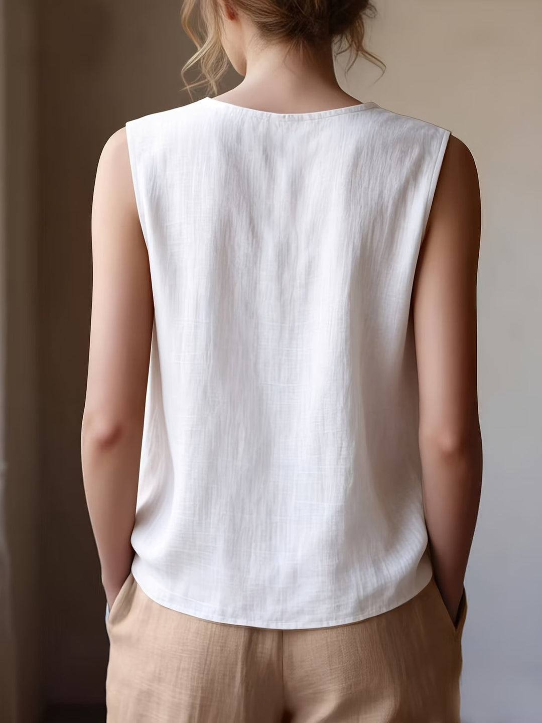 Safiya – Ærmeløs Bluse Med Flæsehalsudskæring