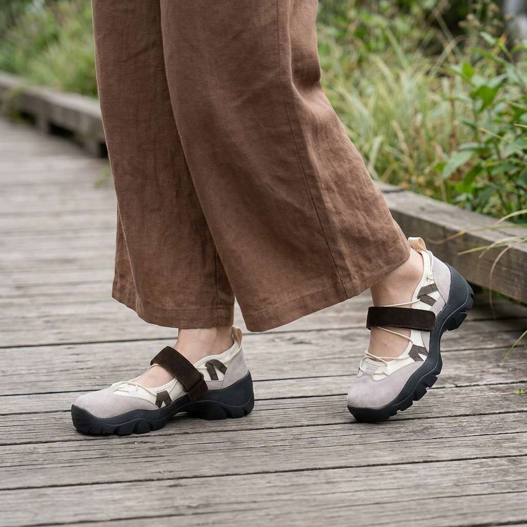Vinilia – Sneakers Med Bred Sål Og Justerbar Rem