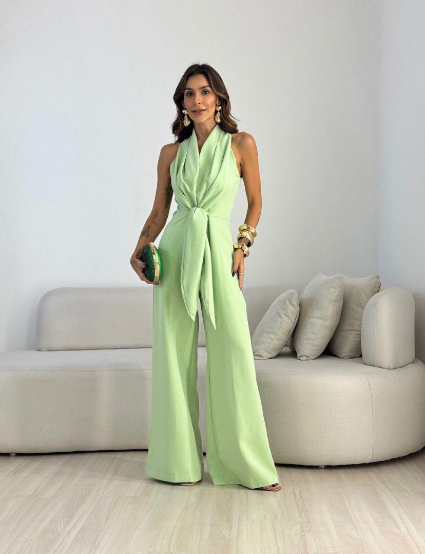 Kamwi – Elegant Jumpsuit Med Draperet Halsudskæring Og Brede Ben
